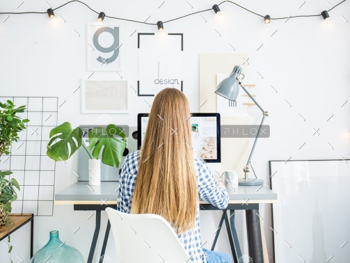 demo-attachment-128-person-with-long-curly-hair-PZ99QM2